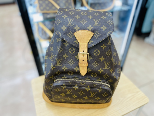 LOUIS VUITTONのモノグラム