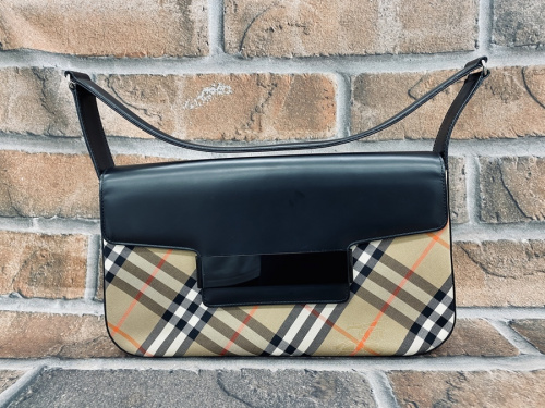 カジュアルバッグのBURBERRY