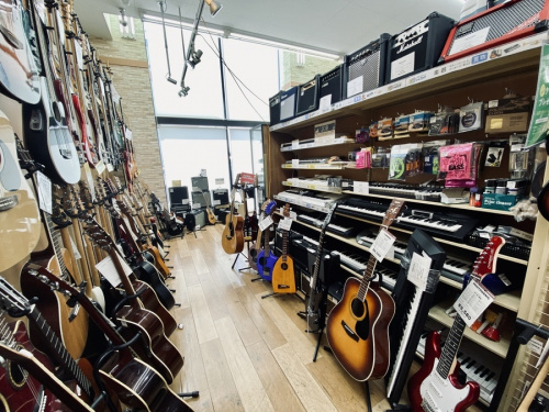 美品　お値下げ　Lumber LCG5ENA Lumber (ランバー) エレガットギター LCG5ENAが買取入荷しました