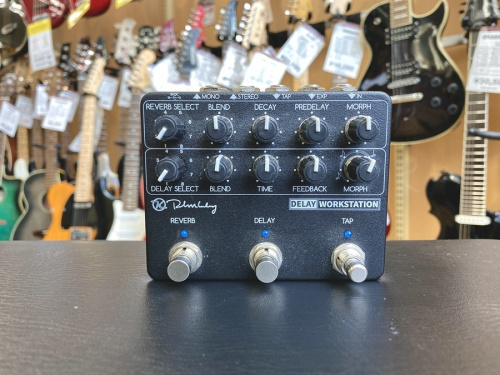中古楽器店のエフェクター