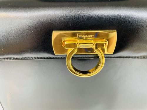 フェラガモのガンチーニ