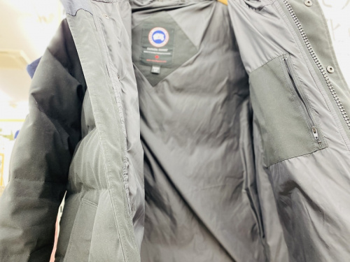 ダウンパーカのCANADA GOOSE