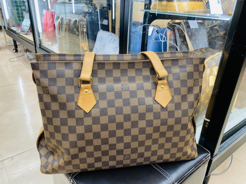 ブランド・ラグジュアリーのLOUIS VUITTON(ルイヴィトン)