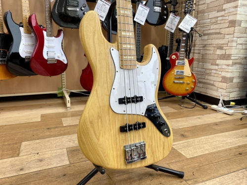 ベースのFENDER