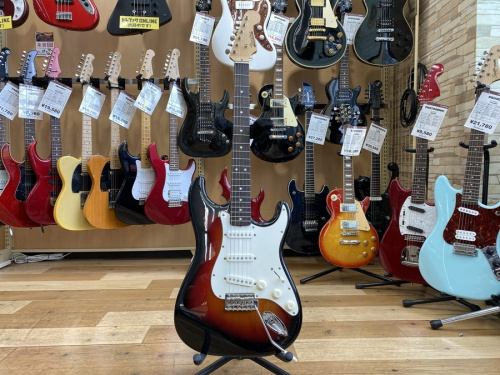 中古楽器店のギター