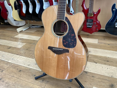 アコースティックギターのYAMAHA