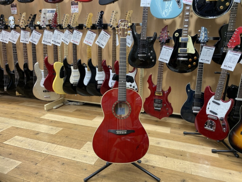 中古楽器店のギター