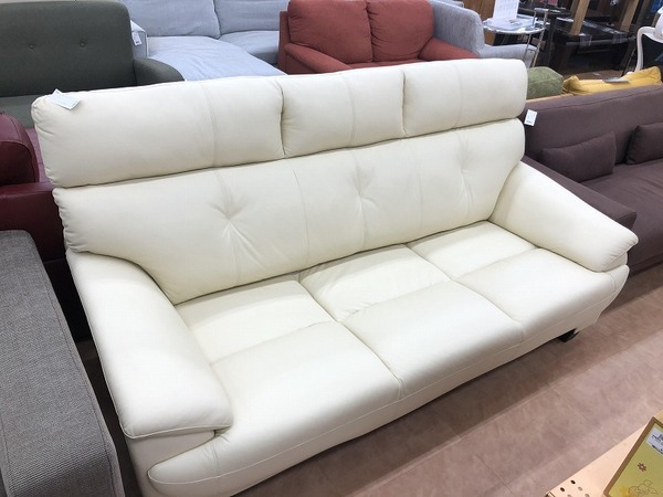 【トレファク摂津店 店頭限定】 二人掛けソファー入荷致しました。 家具を売るのも買うのもトレファクで】未使用品の2人掛けソファーを