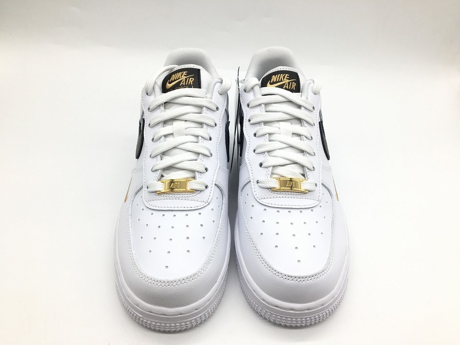 Nike ONE TOUＲ3箱 店ではなかなか販売してません。 かなり稀少品です The Wizard of Oz x Nike SB Dunk Low 2024/12/19 発売｜ANCHOR