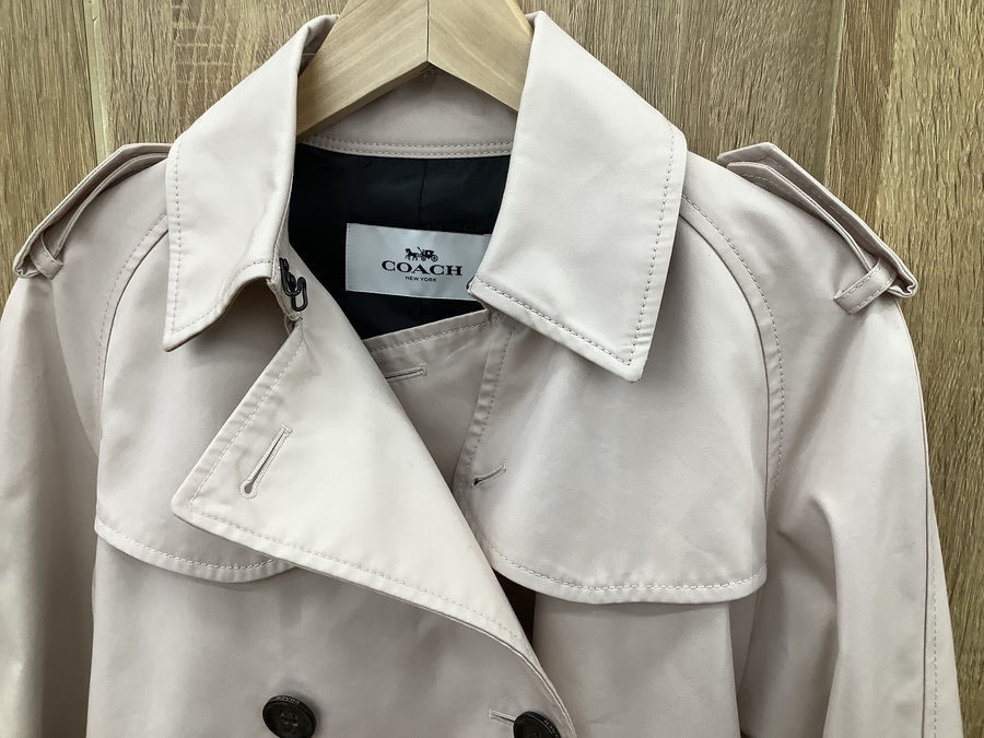 春先取りアイテム♪COACH［コーチ］のソリッドショートトレンチコート