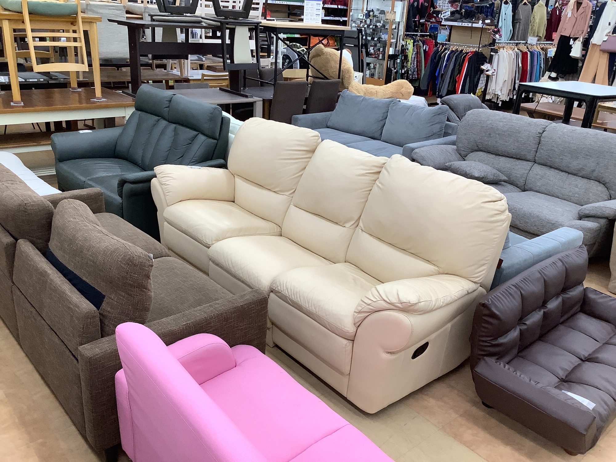 家具を買い替えるならトレファク摂津店へお越しくださいませ！！｜2023