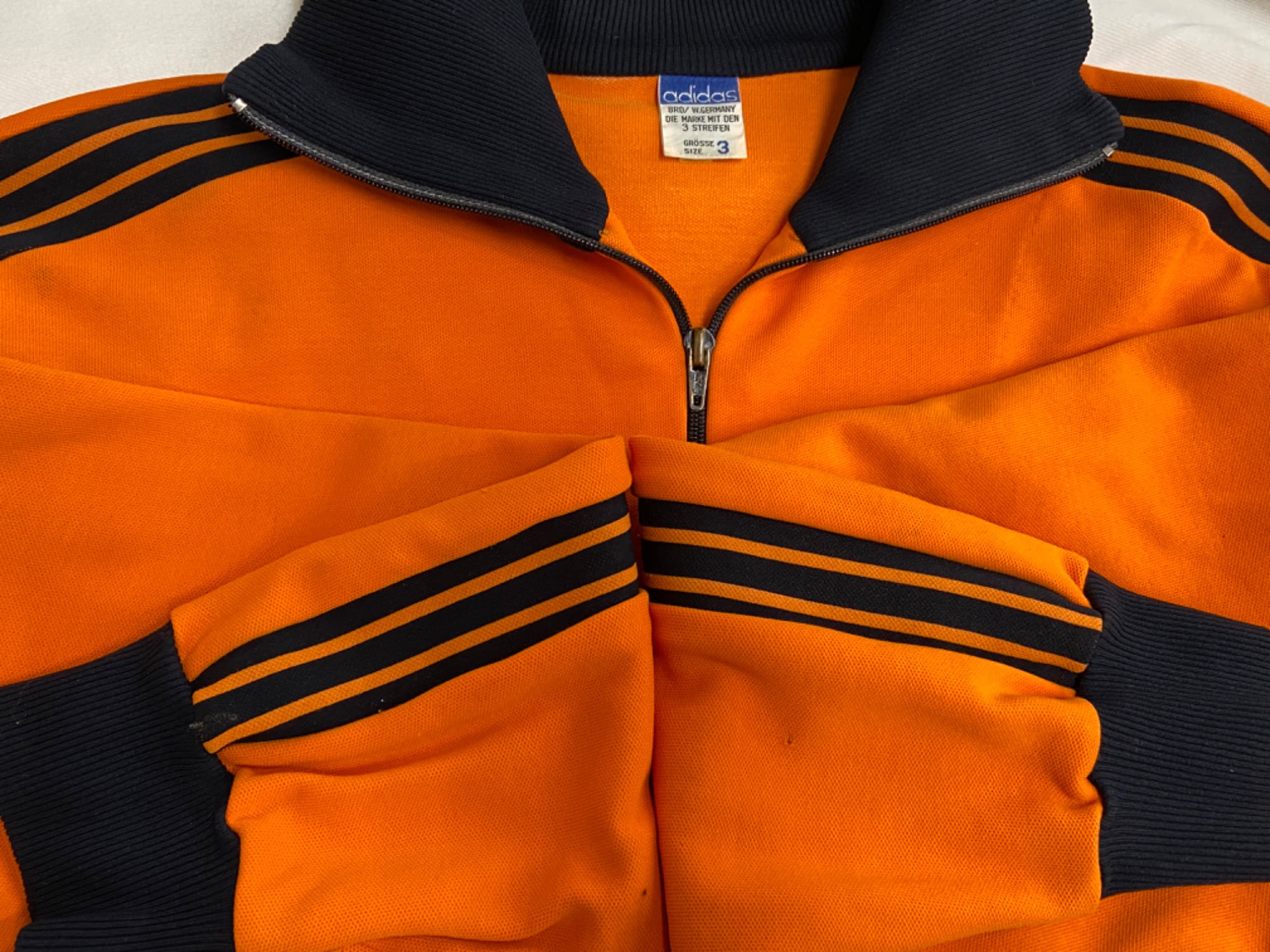 adidas 希少 カラー トラックジャケット入荷しました
