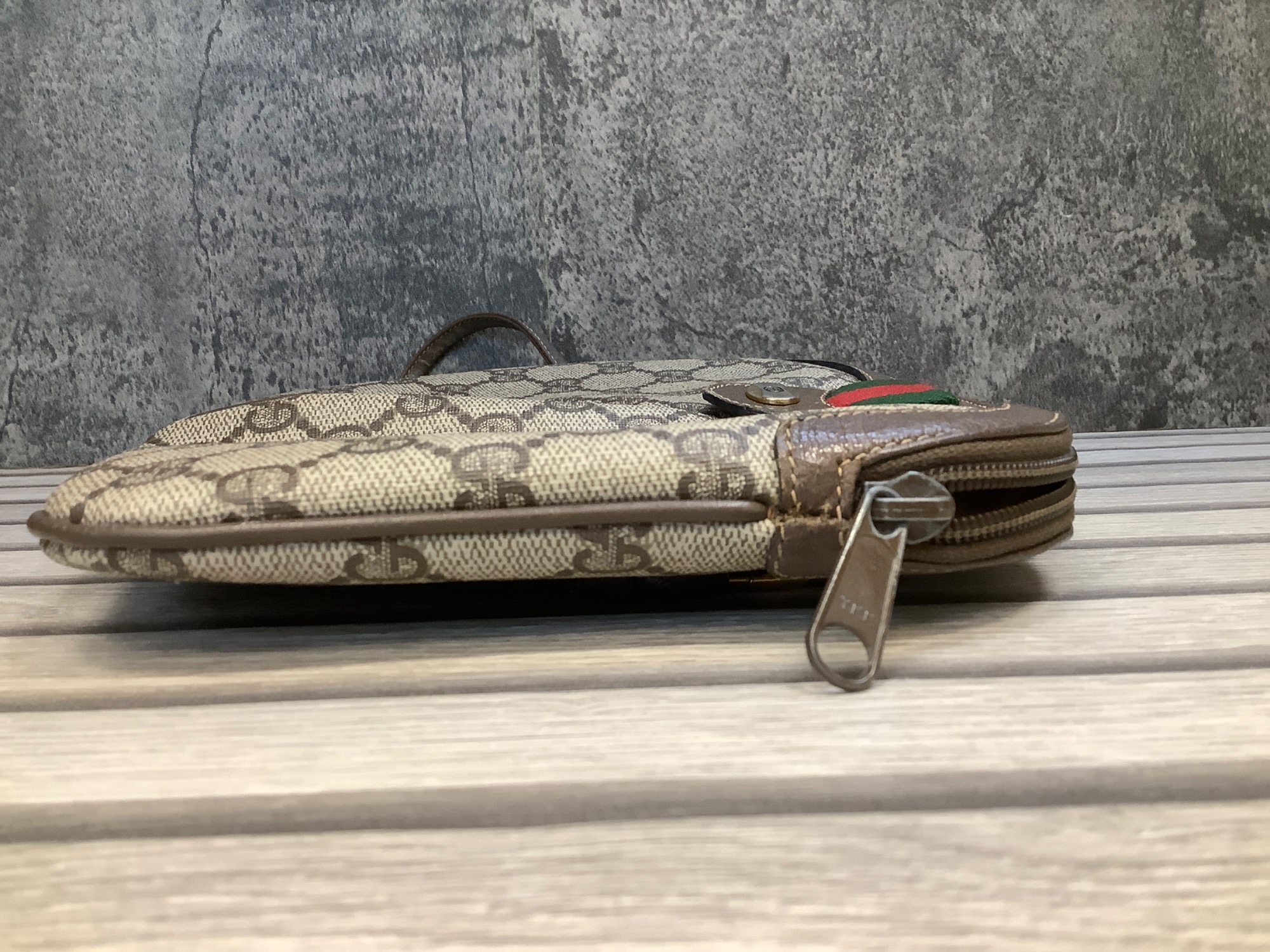 GUCCI（グッチ〕のショルダーバック】GUCCIショルダーバック新