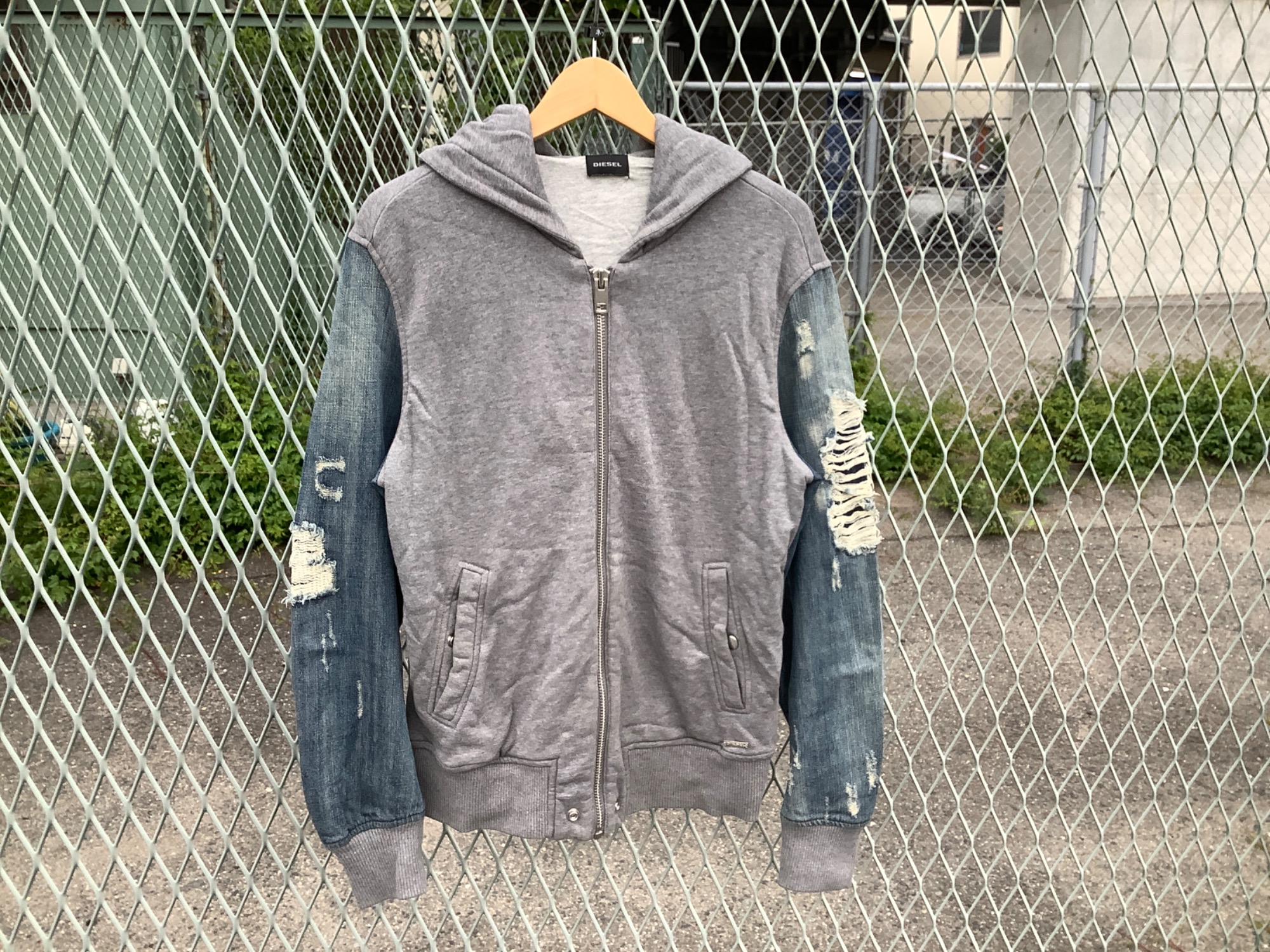 DIESEL (ディーゼル) ジップパーカー グレー×インディゴをご紹介