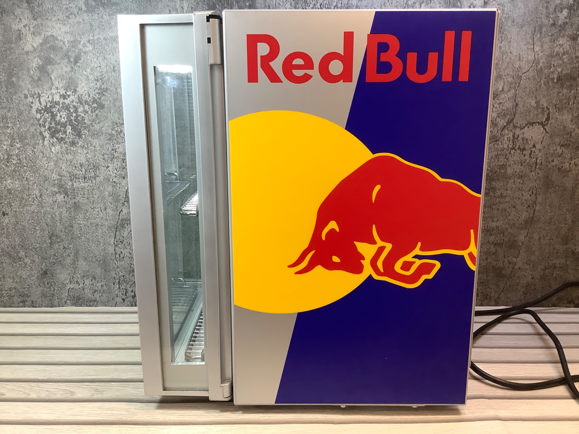 Red Bull (レッドブル)1ドア ショーケース冷蔵庫をご紹介