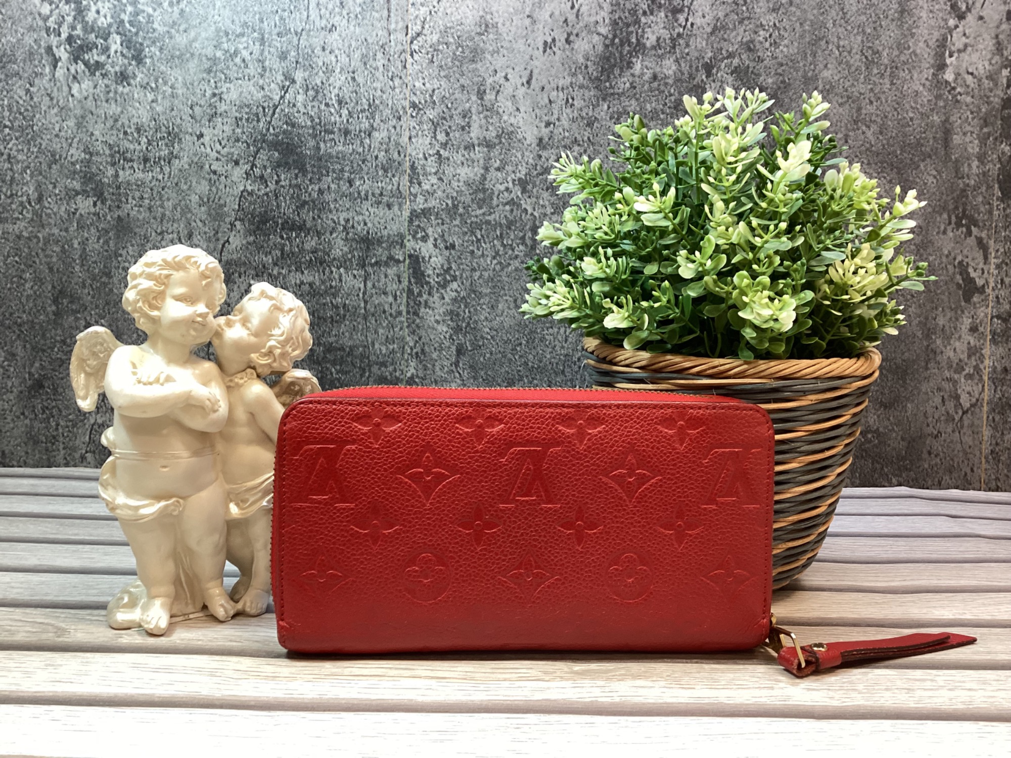 LOUIS VUITTON (ルイ ヴィトン) 財布をご紹介します☆】｜2025年