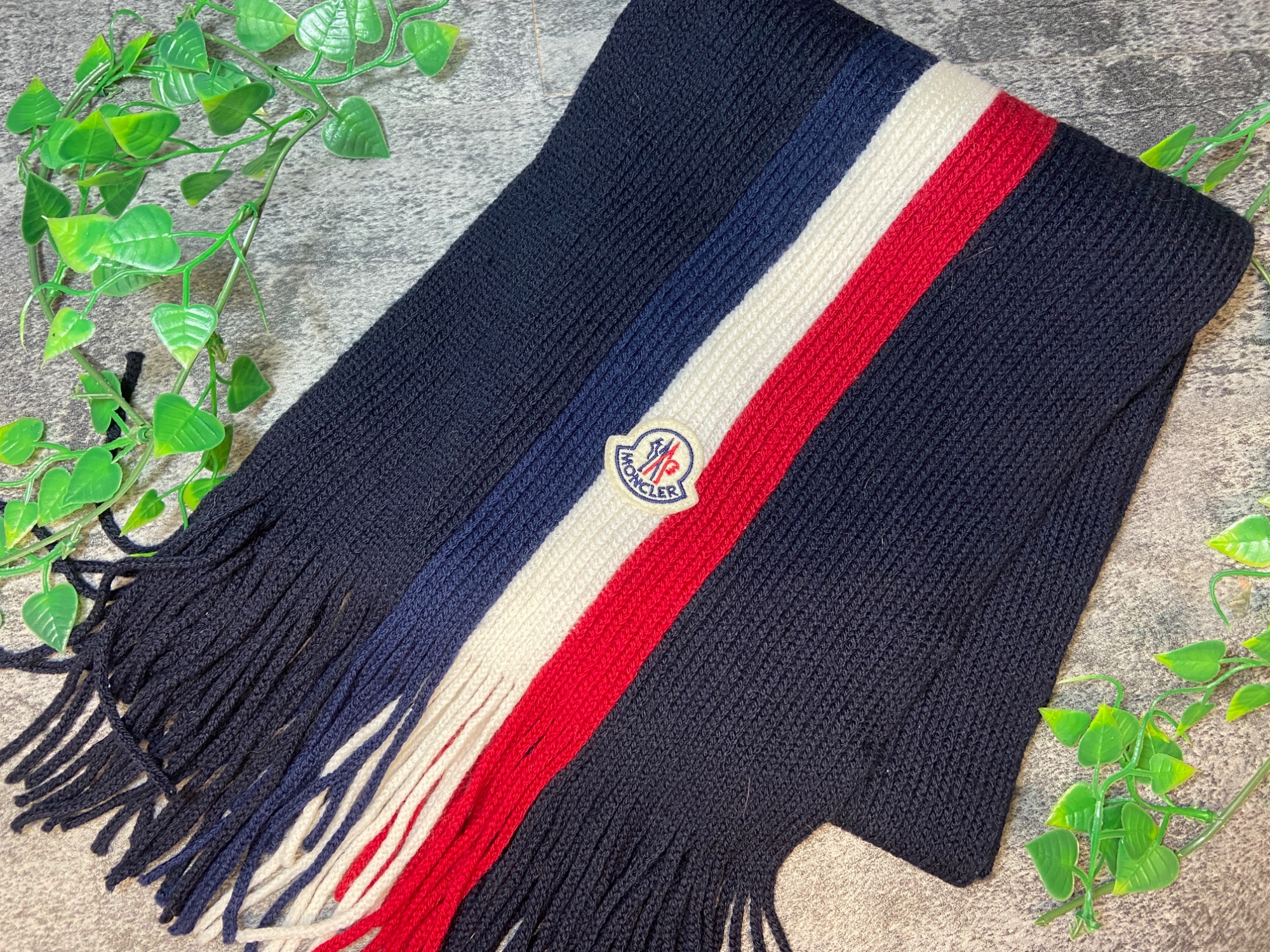 クリスマスのプレゼントなどに】MONCLERのマフラーをご紹介します