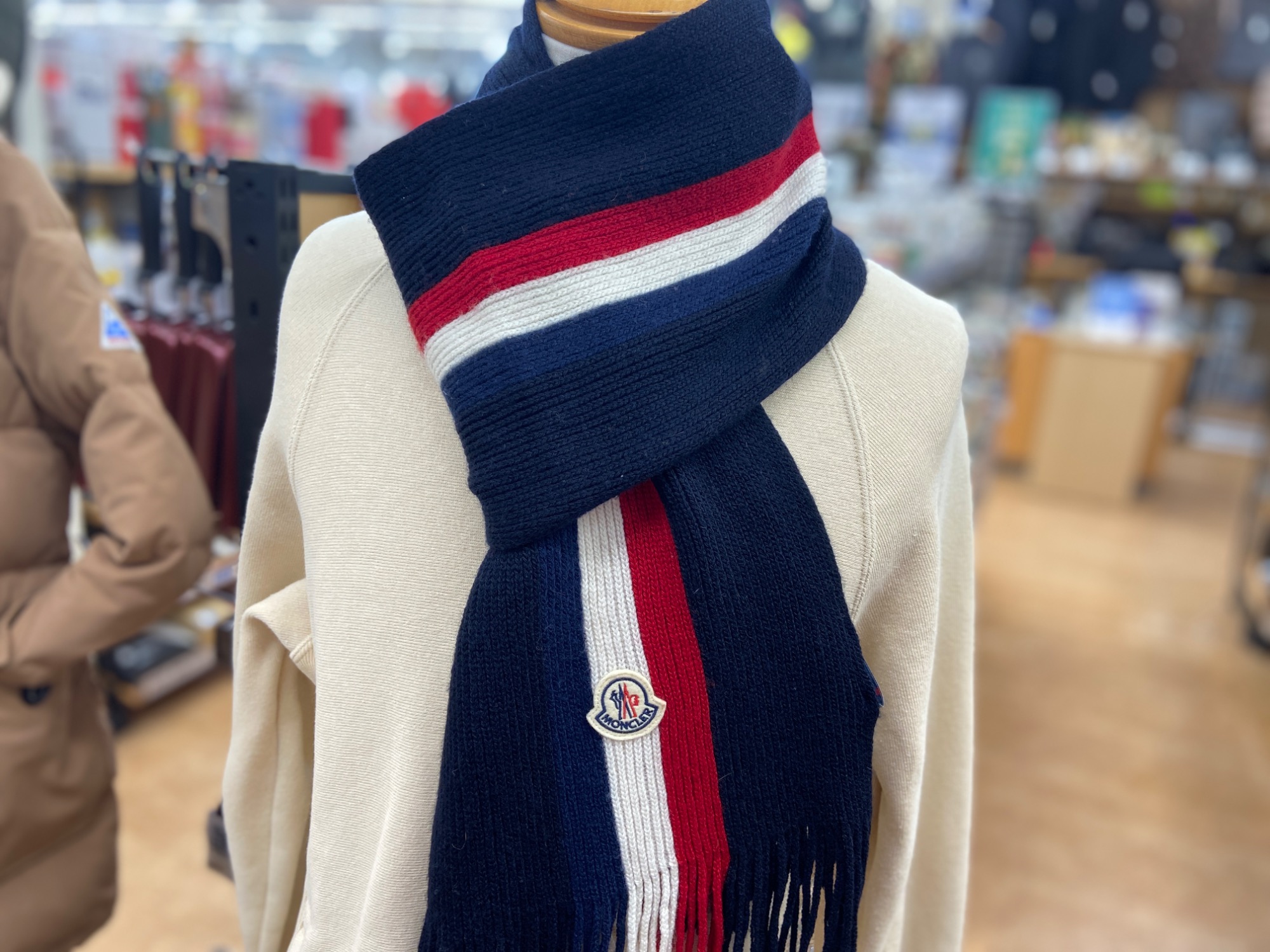 クリスマスのプレゼントなどに】MONCLERのマフラーをご紹介します