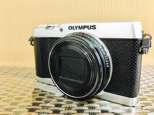 デジタルカメラの中古カメラ　摂津