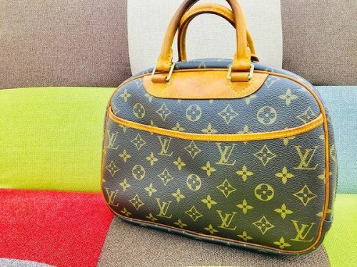 ¥Ö¥é¥ó¥É¡¦¥é¥°¥¸¥å¥¢¥ê¡¼¤Î¥ë¥¤¥ô¥£¥È¥ó¡ÊLOUIS VUITTON¡Ë