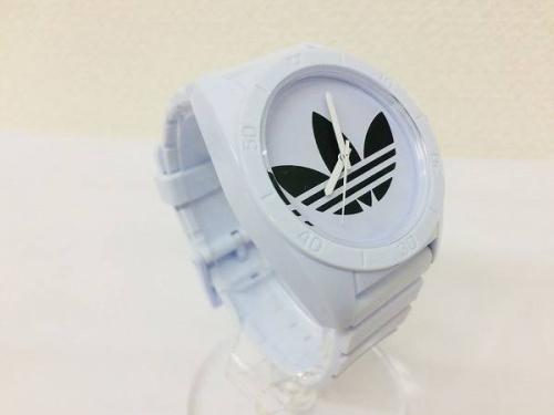 ¥¢¥Ç¥£¥À¥¹¡Êadidas¡Ë¤ÎÇã¼è¡¡Âçºå
