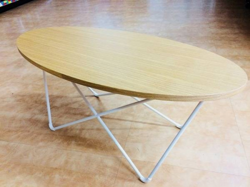 家具のテーブル