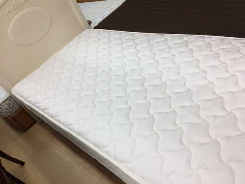 家具のベッド