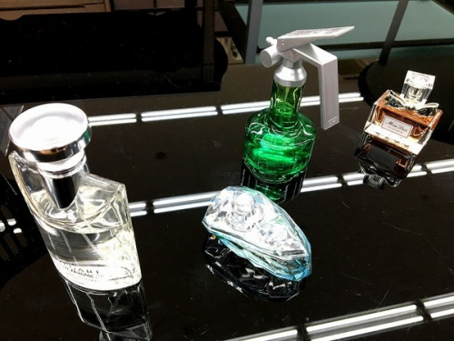 香水　中古　大阪の香水　買取　摂津