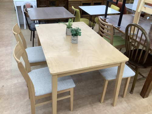 ベンチダイニングのニトリ