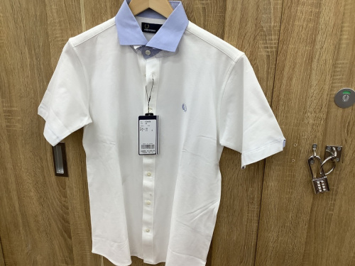 シャツのポロシャツ