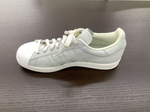 adidasのアディダス