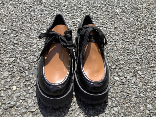 スニーカーのadidas