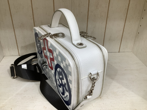 CASTELBAJAC(カステルバジャック)のベース