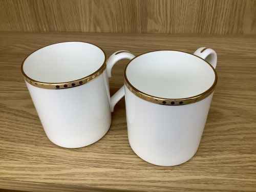洋食器のペアマグカップ