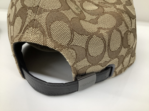 ハットのCOACH(コーチ)