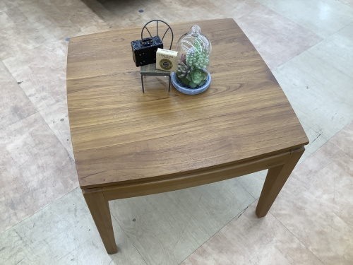 家具のセンターテーブル