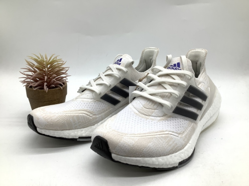 スニーカーのadidas