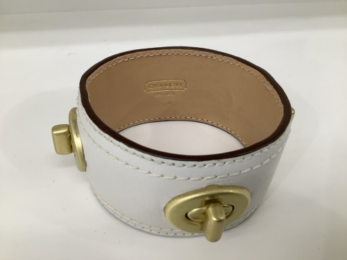 ブレスレットのレザーブレスレット