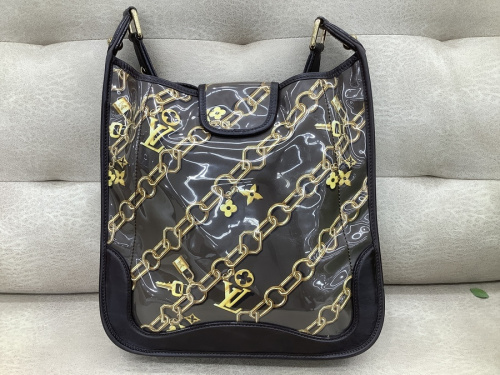 ミュゼットのモノグラムチャーム　ショルダーバッグ　ブランド品