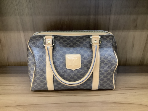 ボストンバッグのCELINE