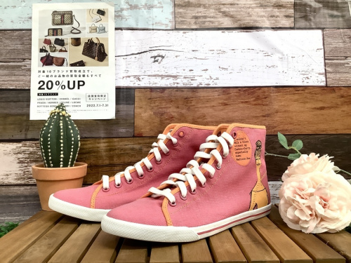 靴のハイカットスニーカー