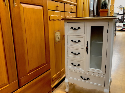 家具のキャビネット