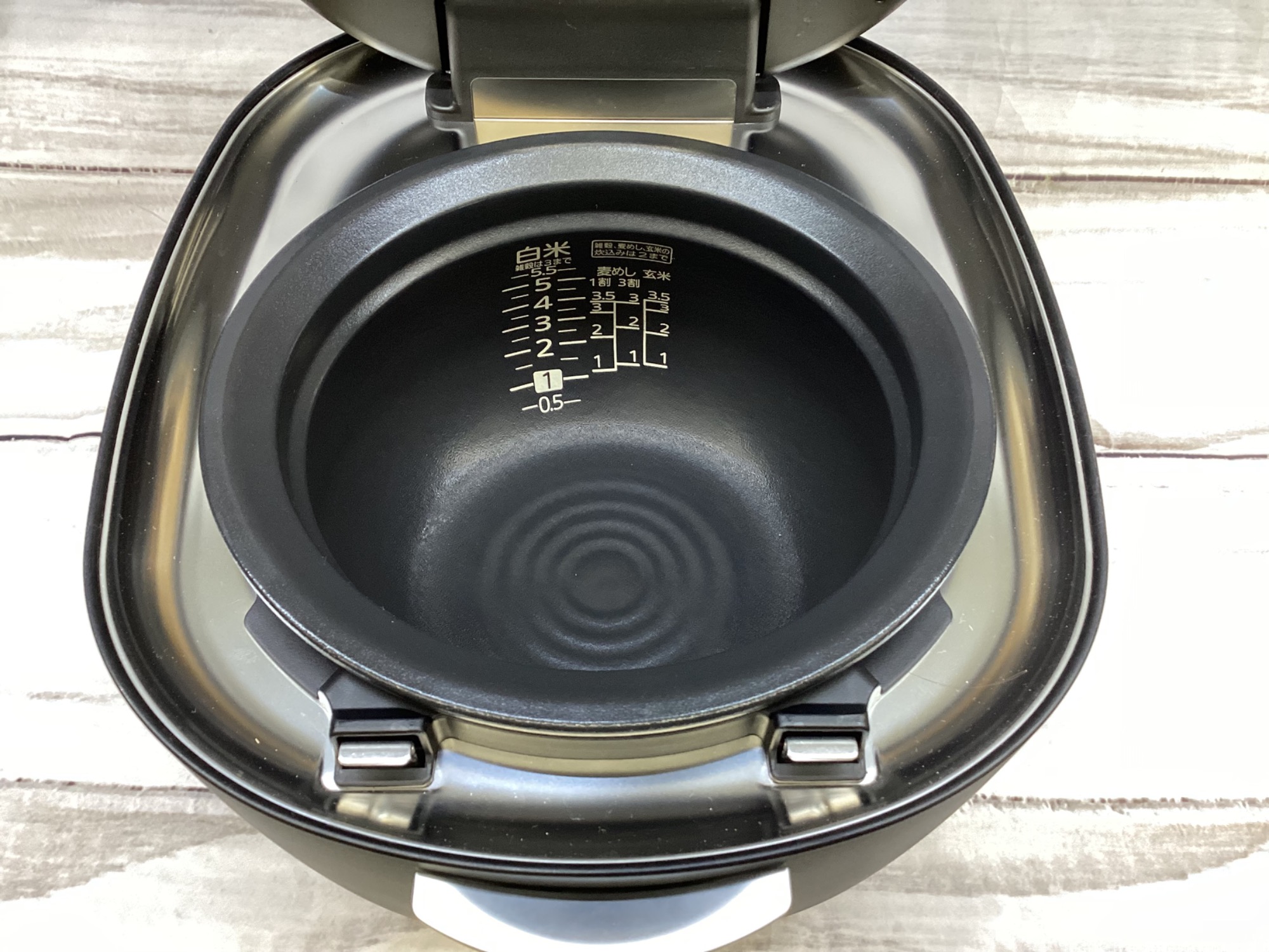 Tiger】土鍋圧力IH炊飯ジャー 5.5合(1.0L) 2023年製 《JRX-T100》のご紹介‼｜2025年02月02日｜リサイクルショップ  トレジャーファクトリー（トレファク）リーフウォーク稲沢店