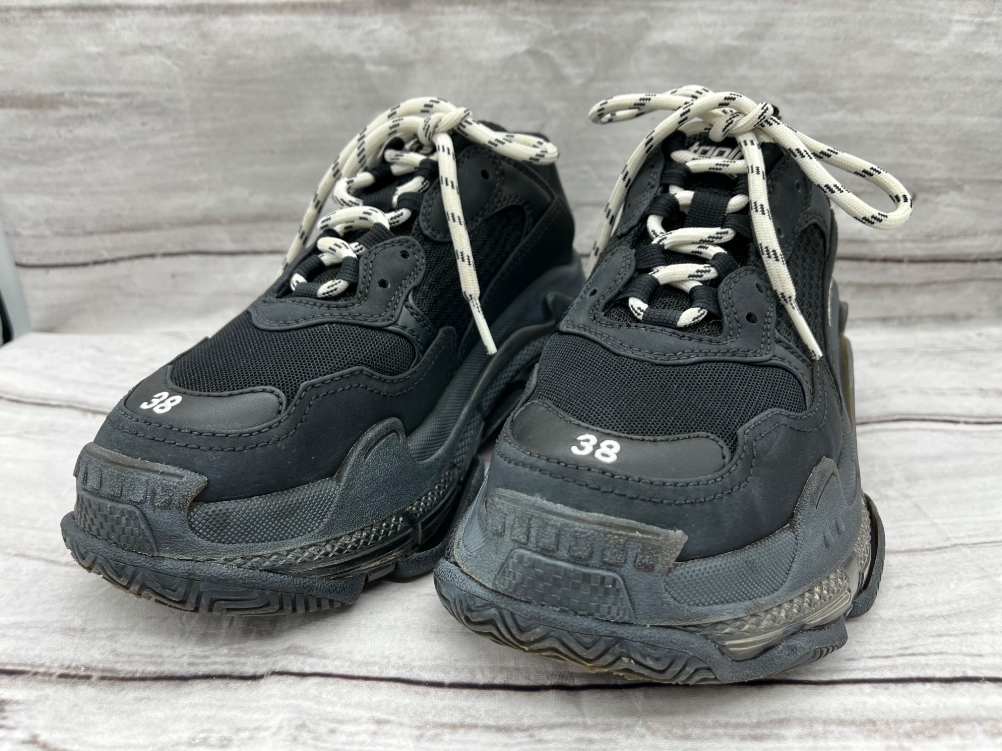 【BALENCIAGA】トリプルS 60mm レザースニーカー BALENCIAGA】トリプルS フェイクレザー スニーカー EU37