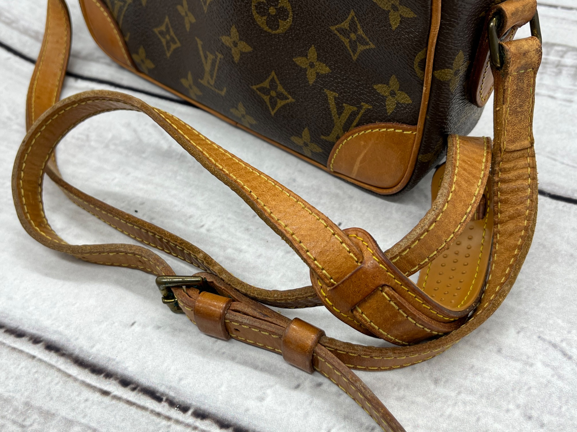 【美品】LOUIS VUITTON トロカデロ 24 ショルダーバッグ LOUIS VUITTON - 本物 ルイヴィトン LOUIS VUITTON LV