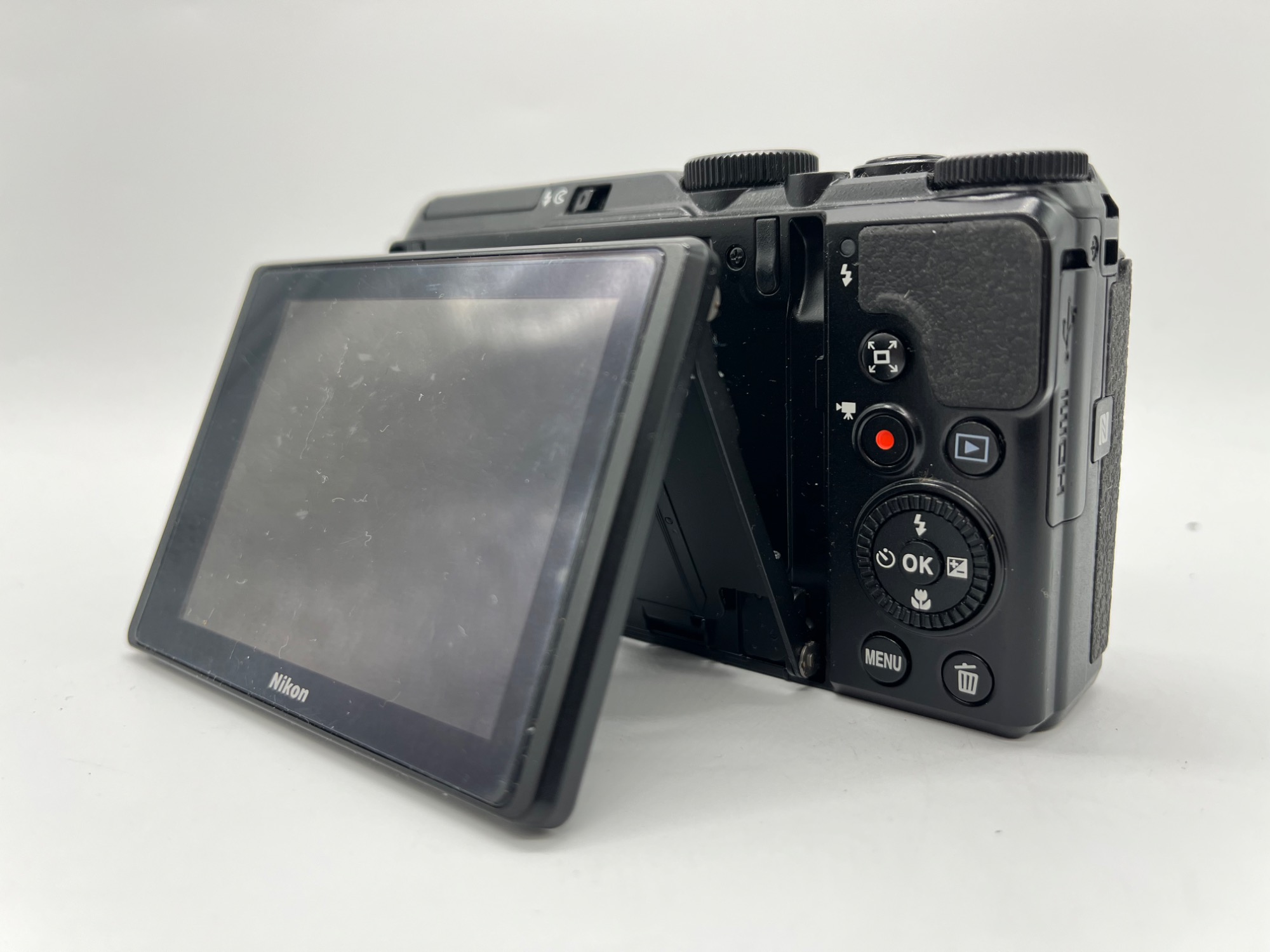 Nikon/ニコン】コンパクトデジタルカメラ《COOLPIX A900》のご紹介