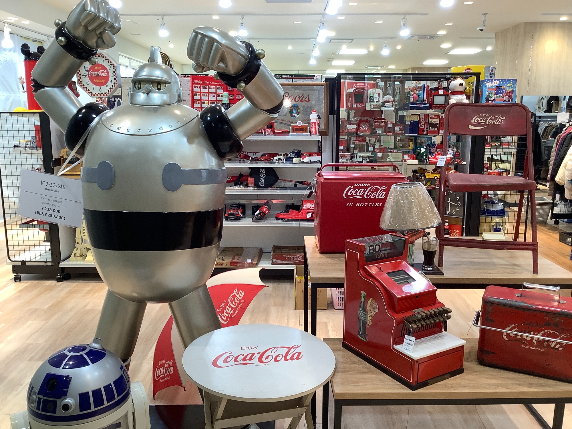 TOM's store様 生成り 28.5 宇都宮初出店！12/17日オープンに向けて準備中！【トナリエ宇都宮店