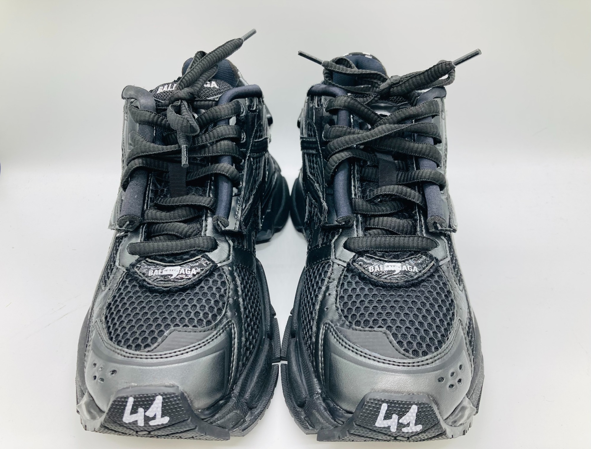 BALENCIAGA（バレンシアガ）のスニーカー ”RUNNER 656065” が入荷致し