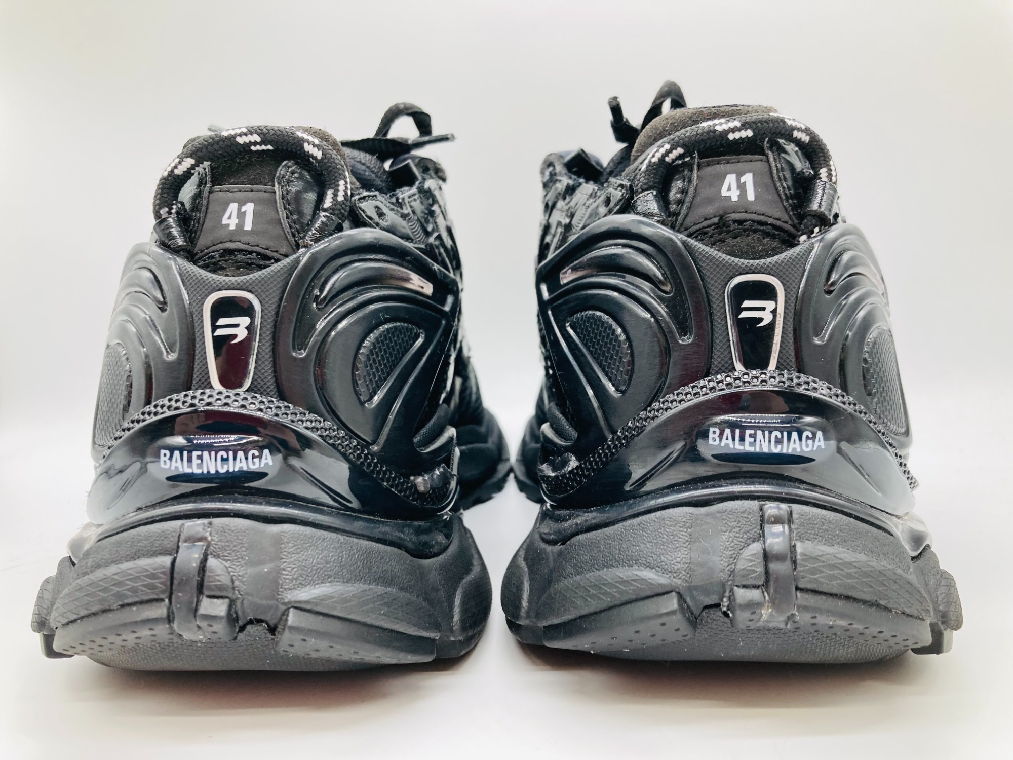 BALENCIAGA（バレンシアガ）のスニーカー ”RUNNER 656065” が入荷致し