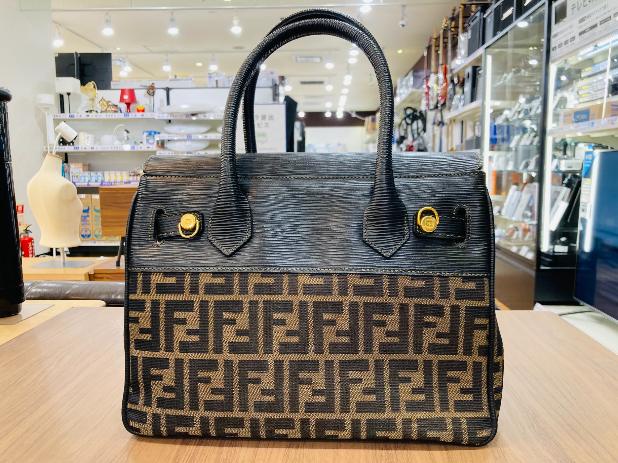 FENDI ヴィンテージバッグ ズッカ 入荷いたしました！｜2023年07月08日